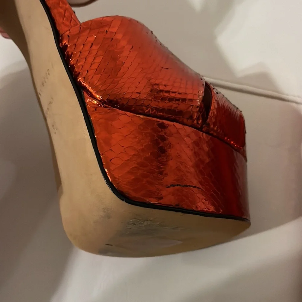 Brian Atwood MADISON RUST ORANGE METALLIC ELAPHE SNAKE PLATFORM SANDALS 38 7.5